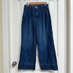 Gap 100% Cotton High Rise Wide Leg Short Jeans. Size 2/26R S